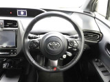 各操作スイッチなどもハンドルから手を放すことなく操作可能で安全運転に支援いたします!