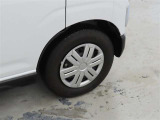 装着タイヤサイズは、145/80R12です。