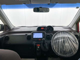 落ち着いたカラーの内装で、ゆったりと運転したい方に。