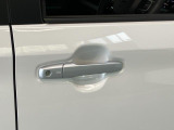 品質へのこだわり!フロアマットやシートなど車内をキレイに清掃し、ニオイや汚れなどを徹底的にクリーニングしてもらっております。室内はピカピカです☆