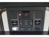 運転席上部の操作部です。サイドシェード、両側電動スライドドア、パワーバックドア操作部です。