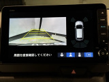 リバースギアに入れるだけで後方の表示へ切り替わります。夜間や雨の日の駐車も楽になりますよ。