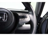 Hondaセンシングの機能のひとつ、アダプティブクルーズコントロール付!アクセルから足を離しても設定したスピードと前車との車間を保ち走行してくれます!車線維持もアシスト☆高速道路で疲労軽減ですね☆