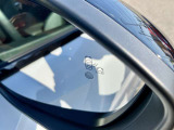 ブラインドスポットモニター付きですので死角に車両がいるとオレンジに光って知らせてくれます。