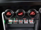 オートエアコン装備です