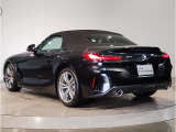 【前後重量配分50:50】重たいエンジンを出来るだけ車両中央に配置し搭載。重たいバッテリーをあえてトランク下部に配置し前後バランスを考えた設計。すべてBMWの「駆け抜ける歓び」を体感頂く為の拘りです!
