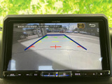 車両後方の映像とガイドラインを画面で確認でき、駐車時などに周囲の状況を把握する目安になります。後退時の確認をサポートする装備として、狭い場所での駐車にも役立ちます。