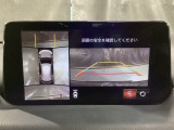 360度モニターは、4つのカメラによる前後左右・俯瞰映像でドライバーからは見えない領域の危険認知をサポート!全周囲の死角を減らし、狭い駐車場や幅寄せ、T字路の進入などの運転の安心感を高めます!
