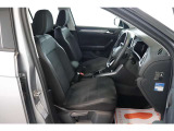 運転席/助手席です。安全装備をオプションで追加するのは日本的発想。フォルクスワーゲン車はサイドエアバッグを全車標準で装備しております。