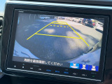 【バックカメラ】運転が苦手な方も車庫入れラクラク。ギアをリバースに入れれば自動的に切り換わりますので、面倒な操作は不要です。狭い駐車場も大切なお車を傷つけず安心です。