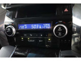 ☆オートエアコンです♪一度お好みの温度に設定すれば、車内の温度を検知し風量や温度を自動で調整してくれる優れもの!暑い&hellip;寒い&hellip;と何度もスイッチ操作をする必要はありませんね♪