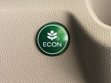【eコンスイッチ】低燃費運転をサポートするECONモード。スイッチをONすると、エンジンやトランスミッション、A/Cなどを協調制御し、燃費の向上に貢献。エコドライブの効果を高めます。