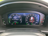 視認性の高いメーター類で、運転に必要な情報を的確に把握できます。運転席をスタイリッシュに演出し、運転がより楽しくなります。