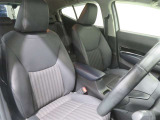 運転席はパワーシート機能を搭載しています。