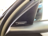 車内音響に合わせてチューニングされた専用スピーカーのBOSEシステム。奥行きのある澄んだ音と驚きの臨場感で、移動時間をプレミアムな音楽空間へと進化させます。