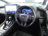 高級感のある運転席回り♪乗っていて落ち着けるデザインです。もちろん使い勝手もとても良いです。