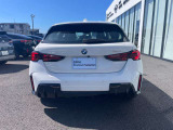 ご納車前には、BMWを熟知したメカニックによる100項目の点検・整備を行います。不具合箇所、交換時期に達している部品に関しましては、全て当社負担で交換してからのご納車となります。