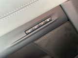 シートメモリー装備!3名様分のポジションを記憶でき、誰が乗っても元のポジションにボタン一つで戻せるため、毎回、シートを調整する手間が省くことができます。