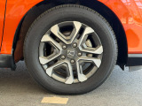 アルミホイール装着車です。見た目だけでなく、スチールホイールより軽く、燃費にも良い影響を与えてくれます。
