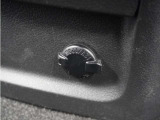 ◆アクセサリーソケット◆ドラレコの電源やスマートフォンの充電等に使用できる便利な電源ソケット!使いやすい場所に装備されています。