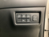 各種機能の切替スイッチは運転席パネル下に集約されています。任意で切り替え可能なため状況に合わせてお使いください。