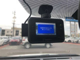 【ドライブレコーダー】装備。映像と音声を記録してくれるドライブレコーダーは、事故の際に確かな証拠能力を発揮してくれます。