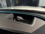 ヘッドアップディスプレイ付きで、目線を変えることなく走行速度やナビ案内を見ることが可能です。