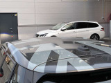 快適なショールームにて、お車選びのお手伝いから、ご購入後の整備待ちまで、ご対応致します。