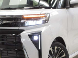 LEDヘッドライトです。デザイン性がよくとても明るいので、夜間の走行や悪天候でも安心です。しかも長寿命!