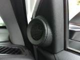 車内にはスピーカーを装備してあり、よりクリアに、臨場感のある音楽を楽しめます。