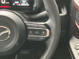 走行中の視線移動を少なくしたレイアウト。安心して運転に集中できるマツダ独自の運転環境となっています。