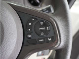 ◆アダプティブクルーズコントロール◆予め設定した車速内でクルマが自動的に加減速。前走車との適切な車間距離を維持しながら追従走行します。【LKAS】車線維持支援システムでステアリング操作を支援。