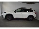 スバルの4WD(AWD)は直進安定性に優れ、日常走行から高速走行まで、さまざまなシーンで安心感に満ちた走りが愉しめます。それは悪路や泥道など左右のタイヤの路面状況が異なるシーンでも変わりません。
