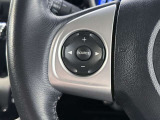 ハンドルから手を離さずに、オーディオの音量を変えられます。事故を未然に防ぐ工夫は必要ですね。