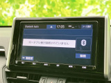 画面からオーディオの接続状況や選択中のソースを確認でき、音量や地図、メニューへの案内も見やすくまとまっています。普段使いに役立つ表示を手元で確かめられます。
