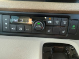 【フルオートエアコン/運転席・助手席シートヒーター】寒さの厳しい季節でも2段階の温度調整ができるシートヒーターで快適なドライブを♪