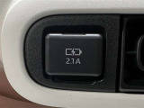 USBをさして充電などができます