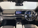 BMWの運転席はドライバーオリエンテッドという構造を採用。ドライバー目線の操作がしやすい設計になっており、ドライブ中にも目線の移動が少なく運転中にも簡単に操作ができます。