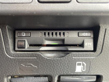 【ETC】有料道路を利用する際に料金所で停止することなく通過できる、ETC車載器(ノンストップ自動料金収受システム機器)が装備されています。セットアップを行うことで利用可能になります。