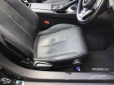 マツダは運転手中心の車つくりを行っております。上部に視認ゾーン、手が届く位置に操作ゾーンを配置し、運転に集中できるコックピットを演出しております☆