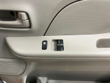 【運転席ドアスイッチ回り】パワーウィンドー[ロック機構]装備しております。