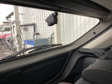 【別途SDカードの購入が必要です。また社外品は保証対象外となります。】運転中の映像・音声などを記録して、交通事故やトラブルが起きた時の正確な状況把握に役立つドライブレコーダーが装着されています。