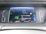 急アクセル抑制機能は停止中や約30km/h以下で走行中に、踏み間違いと思われる急なアクセルペダル操作であるとシステムが判断したときエンジン出力を抑制し、急な加速を抑制します。