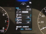 【プリクラッシュセーフティ】先行車と衝突の可能性が高まった時に、警報ブザーで知らせたり、さらにブレーキが自動でかかり、衝突回避を支援します。