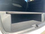 フリード+の荷室です!パネルと合わせて2層になってます。パネルは簡単に取り外し可能なので高さのあるものでもパネルを外したり、長いものだと2列目シートを倒したりと様々な使い方ができます!