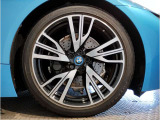 BMWの純正アロイホイールは軽量かつ強度にも優れているホイールで走行性能を引き上げる設計になっております。足元にもBMWは妥協がなくこだわっている個所になります。