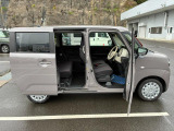 両側スライドドアなので、狭い駐車場でも乗り降りもラクラク♪