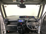 【前方視界】開放的な前方視界!運転がしやすく疲れにくいです♪窓が大きく、見通しがとっても良いおクルマですよ♪