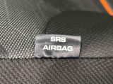 車両側方からの衝撃を緩和するSRSサイドエアバッグ(運転席/助手席)に加えて,SRSカーテンシールドエアバックも標準装備