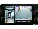アラウンドビューモニターは4方のカメラで真上から車を見たようにモニターで確認ができます。周辺の安全確認、小さなお子様や障害物も目視で確認できるので駐車のしやすさだけでなく、事故防止にも役立ちます。